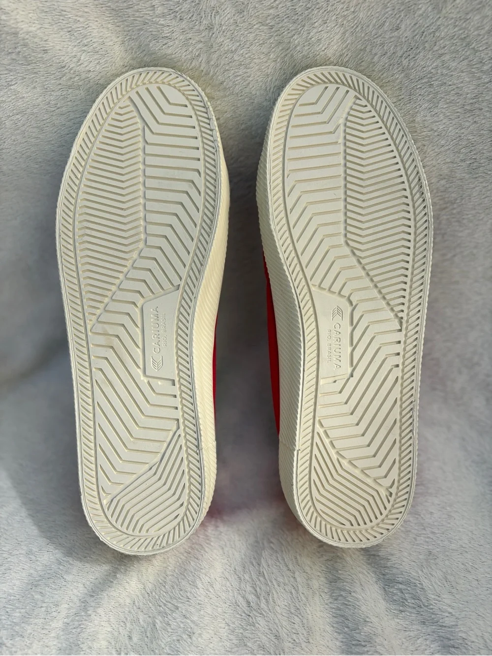 Cariuma Red Canvas Low-Top Sneakers with White Laces